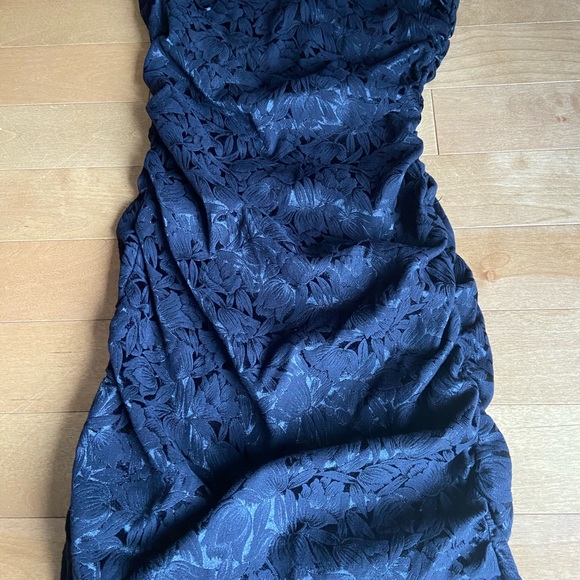 Pretty strapless cocktail dresss. Size small - Picture 1 of 4